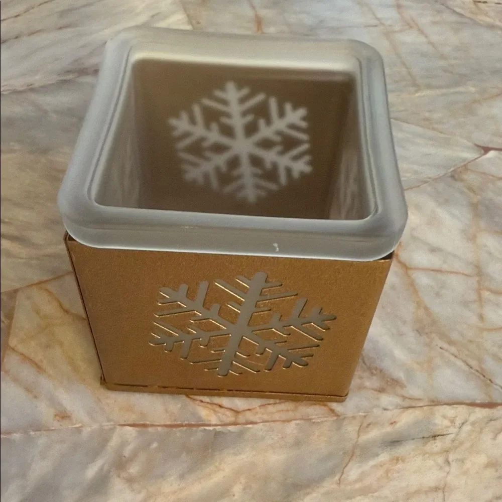 Gold Snowflake Candle Holder‎
